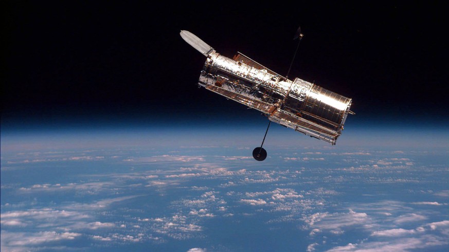 ZUM 25. JAHRESTAG DES STARTS DES HUBBLE-WELTRAUMTELESKOPS HST AM FREITAG, 24. APRIL 2015, STELLEN WIR IHNEN FOLGENDES BILDMATERIAL ZUR VERFUEGUNG - The Hubble Space Telescope is shown in this February ...