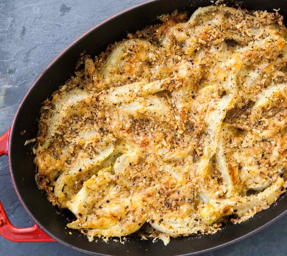 fenchel gratin parmesan paniermehl finocchi gratinati
italien food vegetarisch gemüse käse essen kochen küche http://www.simplyrecipes.com/recipes/fennel_gratin/