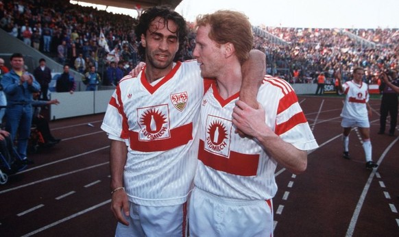 Sammer feiert mit Gaudino den Meistertitel von 1992.