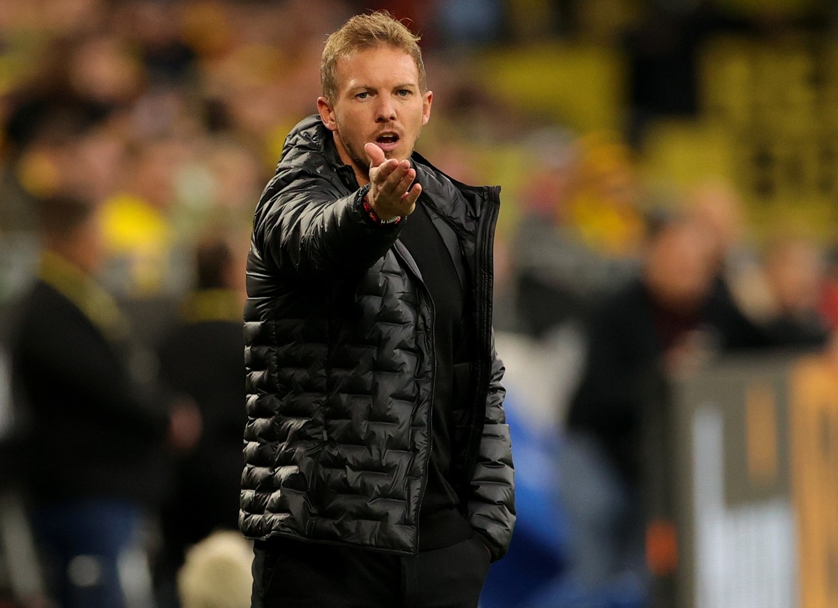 epa10231141 Munich's head coach Julian Nagelsmann reacts during the German Bundesliga soccer match between Borussia Dortmund and Bayern Munich in Dortmund, Germany, 08 October 2022. EPA/FRIEDEMAN ...