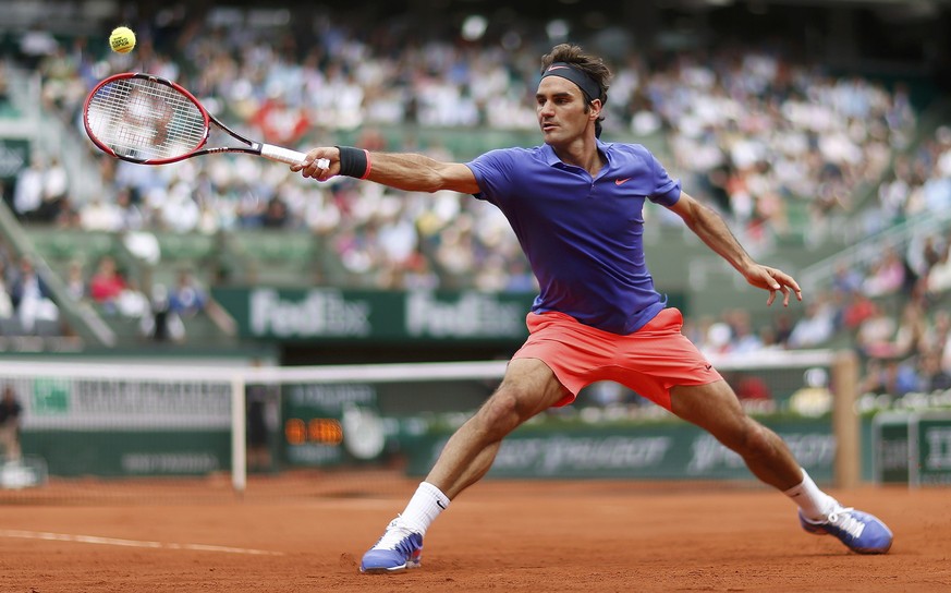 Pinke Hosen, violettes Shirt: Federers Outfit sorgt in der 1. Runde des French Open für hitzige Gemüter.