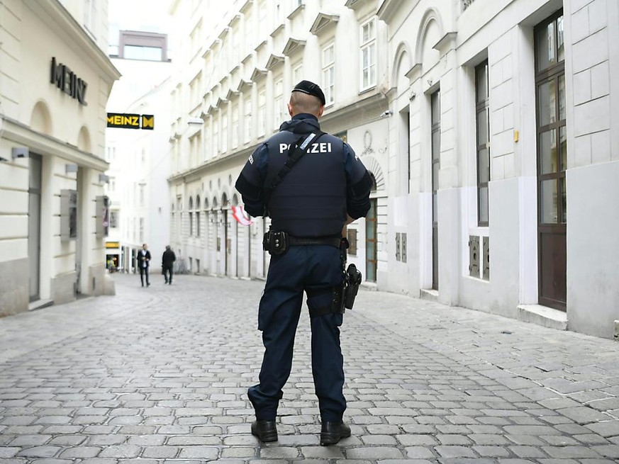 Die Polizei in Wien rückte am Sonntagabend wegen eines mit einem Messer bewaffneten Mannes in der Innenstadt aus. (Symbolbild)