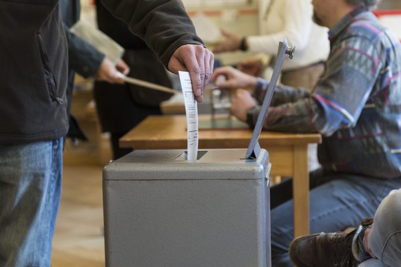 Ausländer mit Aufenthaltsbewilligung C sollen auf kantonaler Ebene künftig auch das passive Wahlrecht erhalten. 
