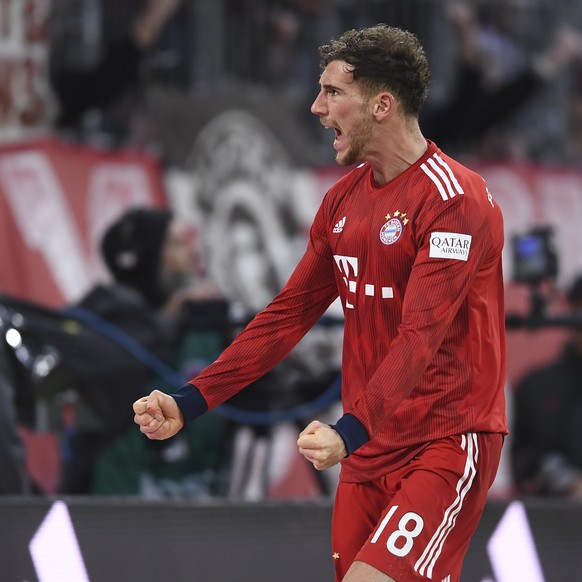 epa07325396 Bayern&#039;s Leon Goretzka celebrates after scoring the 3:1 during the German Bundesliga soccer match between FC Bayern Munich and VfB Stuttgart in Munich, Germany, 27 January 2019. EPA/A ...