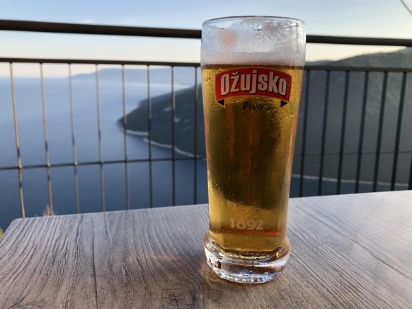 Frozen Cocktails! 9 super erfrischende Drinks für die schwülen Sommerabende
ich oute mich evtl als kulinarischer berserker, aber ein kühles blondes ist bei diesen temperaturen immer etwas wunderbares  ...