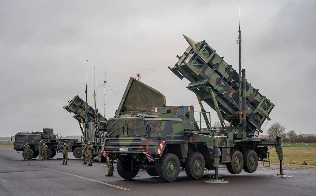 Selon certaines estimations, les Etats-Unis auraient utilisé environ les deux tiers de leurs stocks de missiles Patriot lors de la guerre contre l'Iran. Sur la photo: un système de défense aérien ...