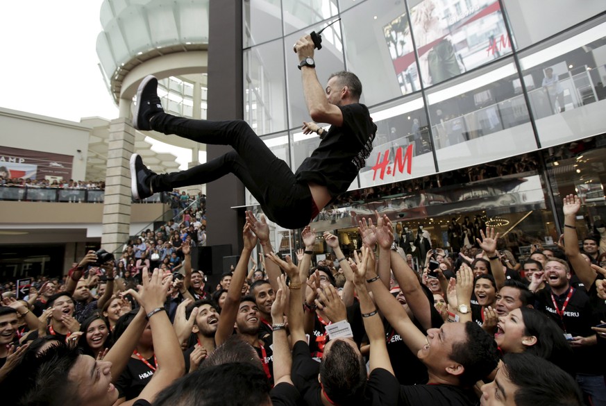 Trägt er Recycling-Jeans? Szenen der H&amp;M-Eröffnung in der peruanischen Hauptstadt Lima.