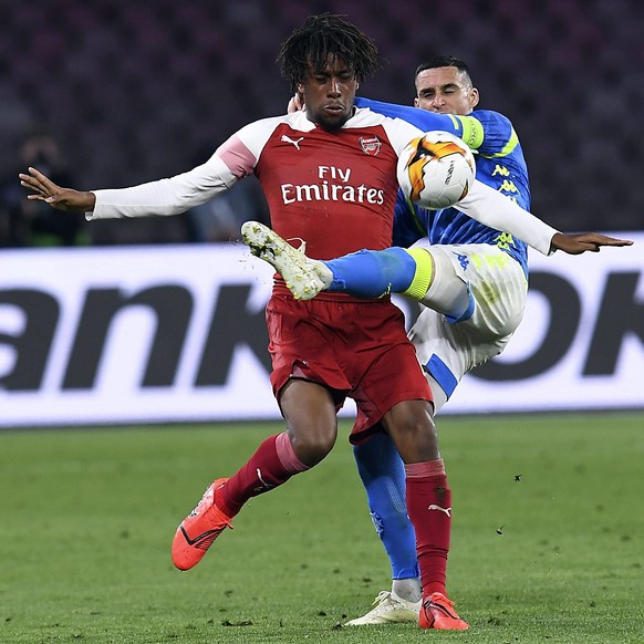 epa07514871 Napoli&#039;s Jose Callejon (R) and Arsenal&#039;s Alex Iwobi in action during the UEFA Europa League quarterfinal, second leg soccer match between SSC Napoli and Arsenal FC at the San Pao ...