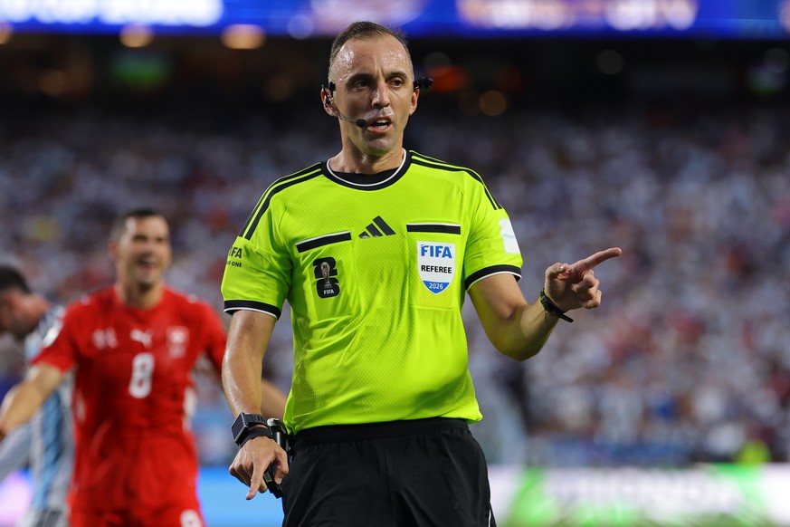 epa13106190 Referee Joao Pinheiro gestures during the FIFA World Cup 2026 quarterfinals match Argentina vs Switzerland, in Kansas City, Missouri, USA, 11 July 2026. EPA/CHRISTOPHER NEUNDORF