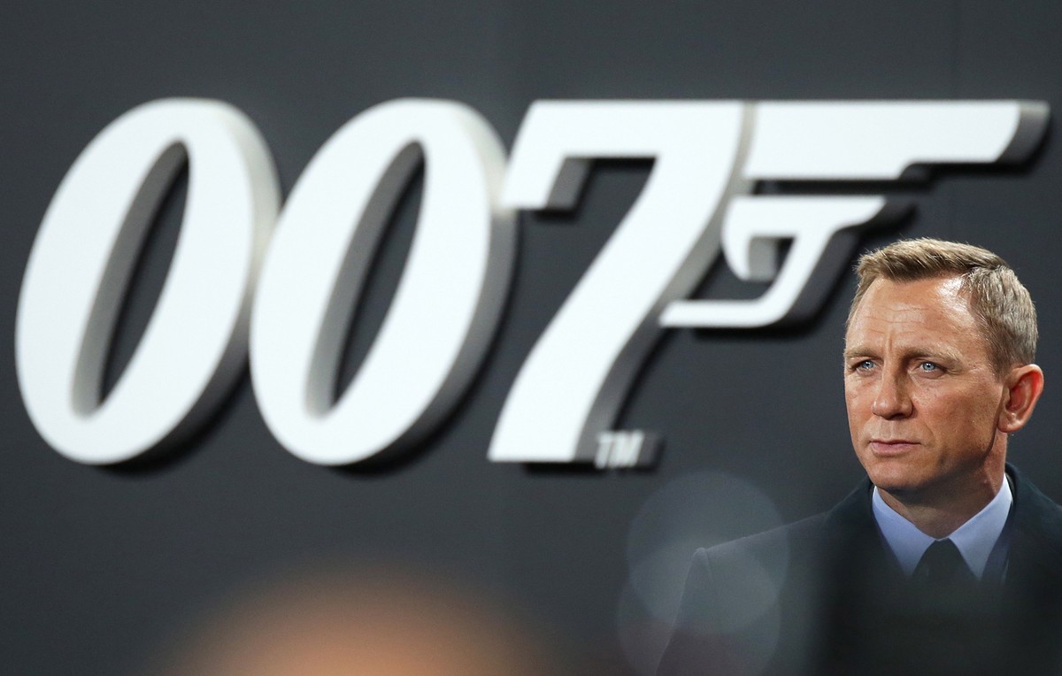 epa08272492 (FILE) - British actor/cast member Daniel Craig arrives for the premiere of 'Spectre' in Berlin, Germany, 28 October 2015 (reissued 05 March 2020). According to media reports, th ...
