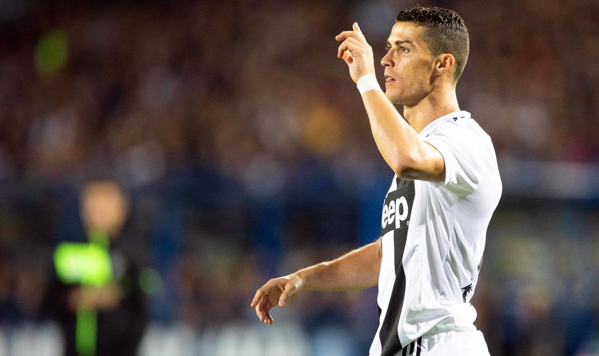 epa07124961 Juventus' forward Cristiano Ronaldo reacts during the Italian Serie A soccer match between Empoli FC and Juventus FC in Empoli, Italy, 27 October 2018. EPA/GIANNI NUCCI