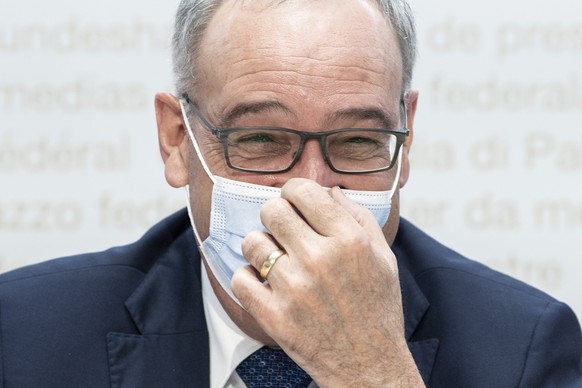 Bundespraesident Guy Parmelin lacht an einer Medienkonferenz zu Covid 19 Massnahmen, am Mittwoch, 12. Mai 2021, in Bern. (KEYSTONE/Peter Schneider)