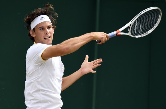 epa06079462 Dominic Thiem of Austria returns to Tomas Berdych of the Czech Republic in their fourth round match during the Wimbledon Championships at the All England Lawn Tennis Club, in London, Brita ...