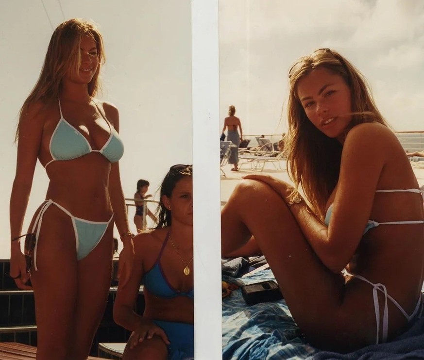 Sofia Vergara Pre-Fame at Miami Beach, Early 1990s.
https://www.reddit.com/r/OldSchoolCelebs/comments/f1q1k9/sofia_vergara_prefame_at_miami_beach_early_1990s/