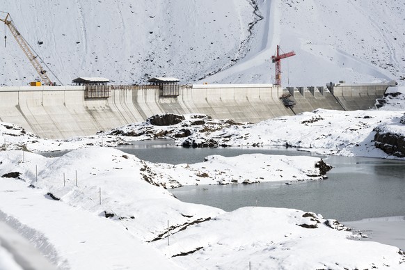 Zuhinterst im Glarnerland wird die Staumauer Muttsee gebaut.