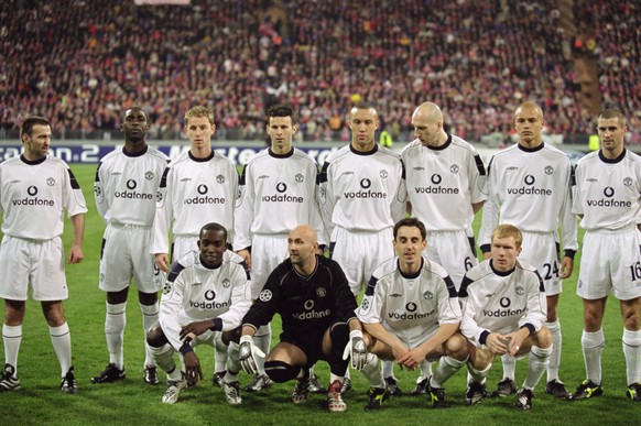 18 Apr 2001: Karl Power (far left) a Manchester United supporter becomes an instant legend as he makes an appearance in the team group before the UEFA Champions League Quarter Finals second leg match  ...