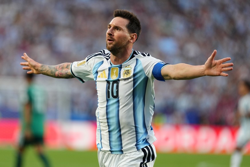 Argentina's Lionel Messi (10) celebrates after scoring the opening goal during the World Cup Group J soccer match between Argentina and Algeria in Kansas City, Mo., Tuesday, June 16, 2026. (AP Ph ...