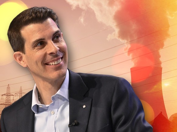Dampf stroemt aus dem Kuehlturm des Kernkraftwerks Goesgen, aufgenommen am Dienstag, 25. Januar 2022 in der Gemeinde Daeniken, Kanton Solothurn. Und FDP-Präsident Thierry Burkart schaut zu.
