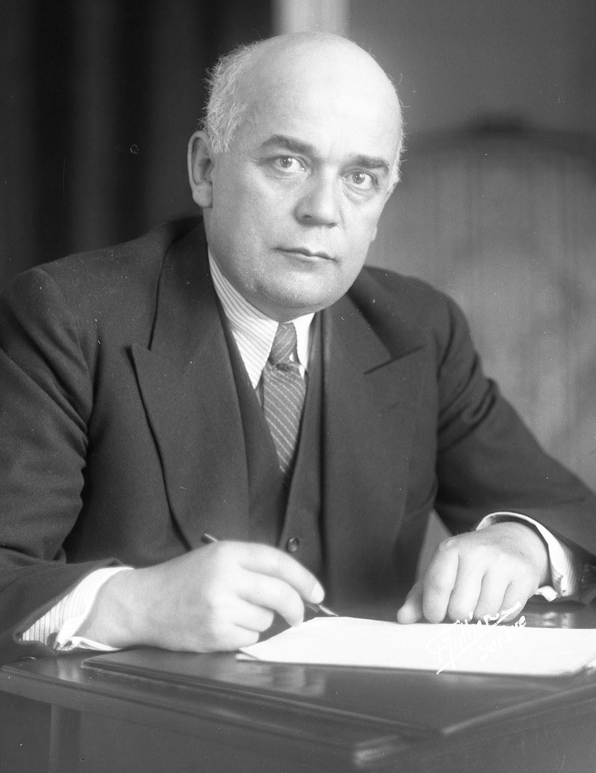 Léon Nicole auf einer Fotografie von 1933.
https://commons.wikimedia.org/wiki/File:L%C3%A9on-Nicole_-_Copy.jpg