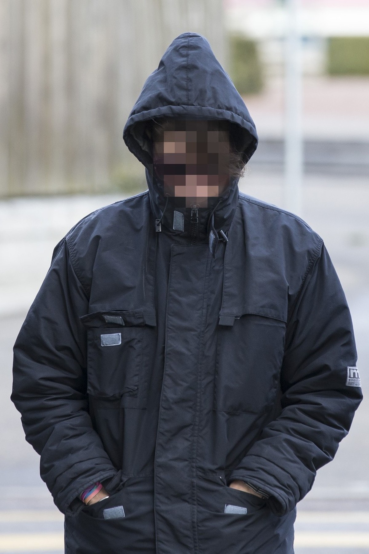 Die zu lebenslanger Haft verurteilte Ruth S. laeuft zum Obergericht Solothurn, am Montag, 27. Januar 2014 in Solothurn. Die Tat selber im sogenannten ''Schenkkreismord'' war unbest ...