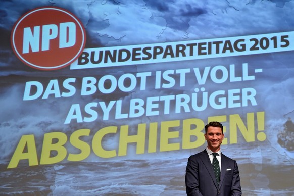 Der Slogan kommt uns irgendwie bekannt vor: NPD-Parteitag.