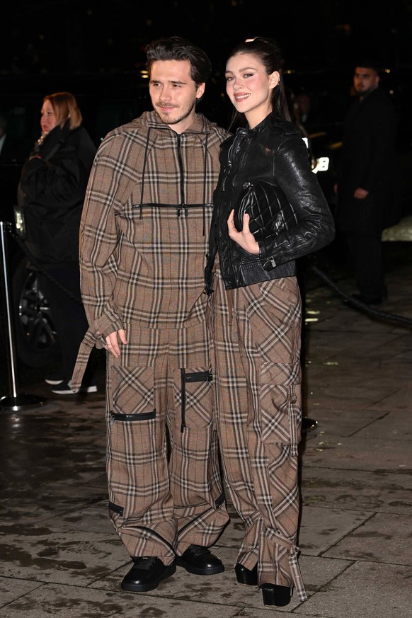Celebrities arrive at the Burberry Autumn/Winter 2025 Show during London Fashion Week Featuring: Brooklyn Beckham, Nicola Peltz Where: London, United Kingdom When: 24 Feb 2025 Credit: Cover Images EDI ...