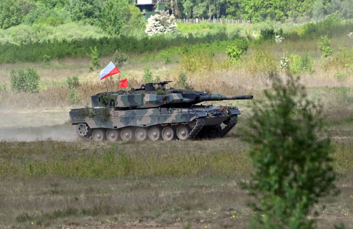 epa10424672 (FILE) - A 'Leopard 2PL' tank of the Polish army during the international exercise pk. DefenderEurope2022 at firing range Drawsko Pomorskie, northwest Poland, 27 May 2022 (reissu ...