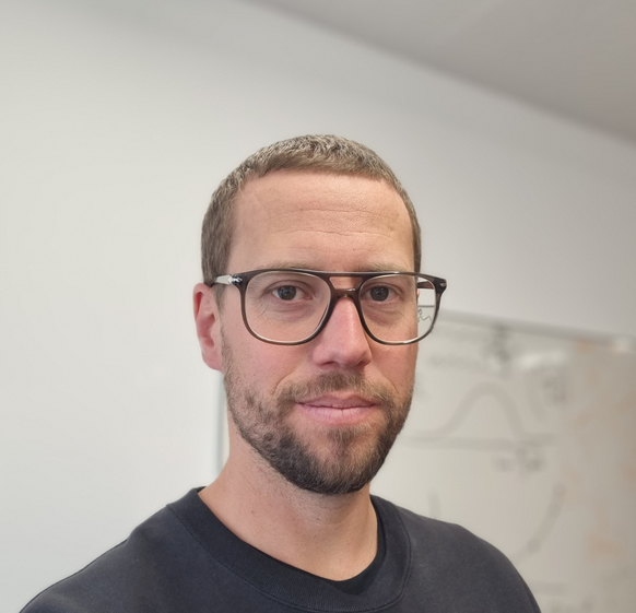 Tobias Wechsler forscht an der Eidgenössischen Forschungsanstalt für Wald, Schnee und Landschaft zum Thema Gebirgshydrologie.