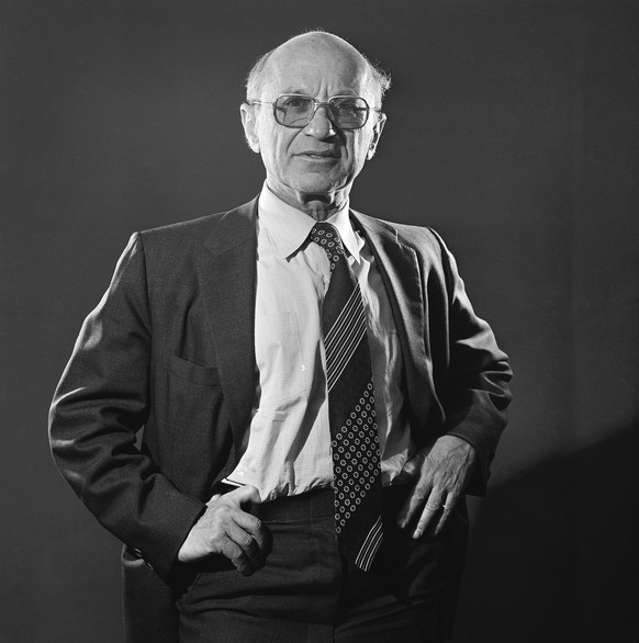 16583 - Dr. Milton Friedman of the University of Chicago, who won the 1976 Nobel Prize for economics, is a recognized leader of the conservative Chicago School of Economics, shown Nov. 29, 1976. He is ...