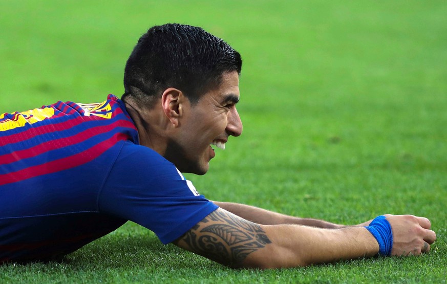 epa07127264 FC Barcelona&#039;s Luis Suarez celebrates after scoring during a Spanish LaLiga soccer match between FC Barcelona and Real Madrid at the Camp Nou stadium in Barcelona, north eastern Spain ...