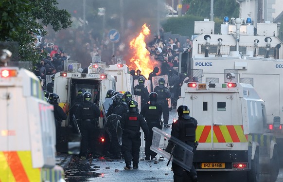 epaselect epa13029441 Protesters set fires during disorder on Antrim Road in Newtownabbey, north Belfast, Northern Ireland, 10 June 2026. A 30-year-old Sudanese national has been charged with attempte ...