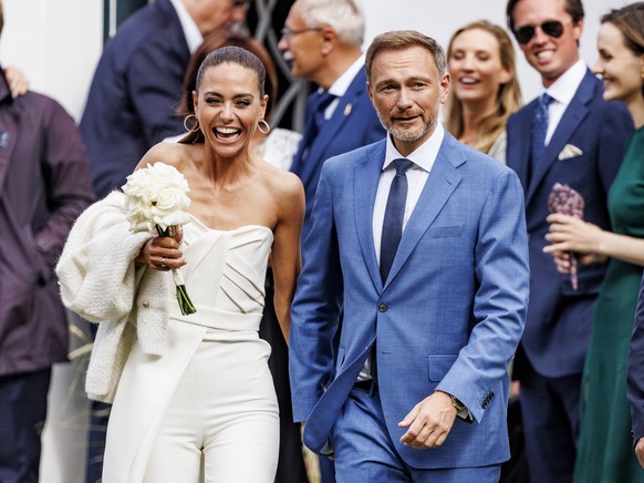 07.07.2022, Schleswig-Holstein, Keitum: Bundesfinanzminister Christian Lindner (FDP) und seine Lebensgef