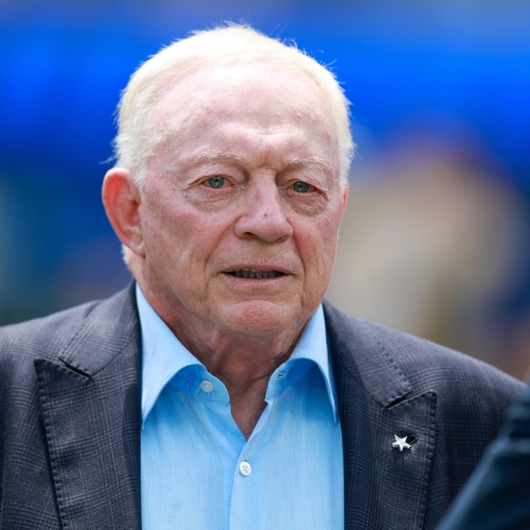 INGLEWOOD, CA - AUGUST 11: Dallas Cowboys owner Jerry Jones talks to media before the NFL, American Football Herren, USA preseason game between the Dallas Cowboys and the Los Angeles Rams on August 11 ...