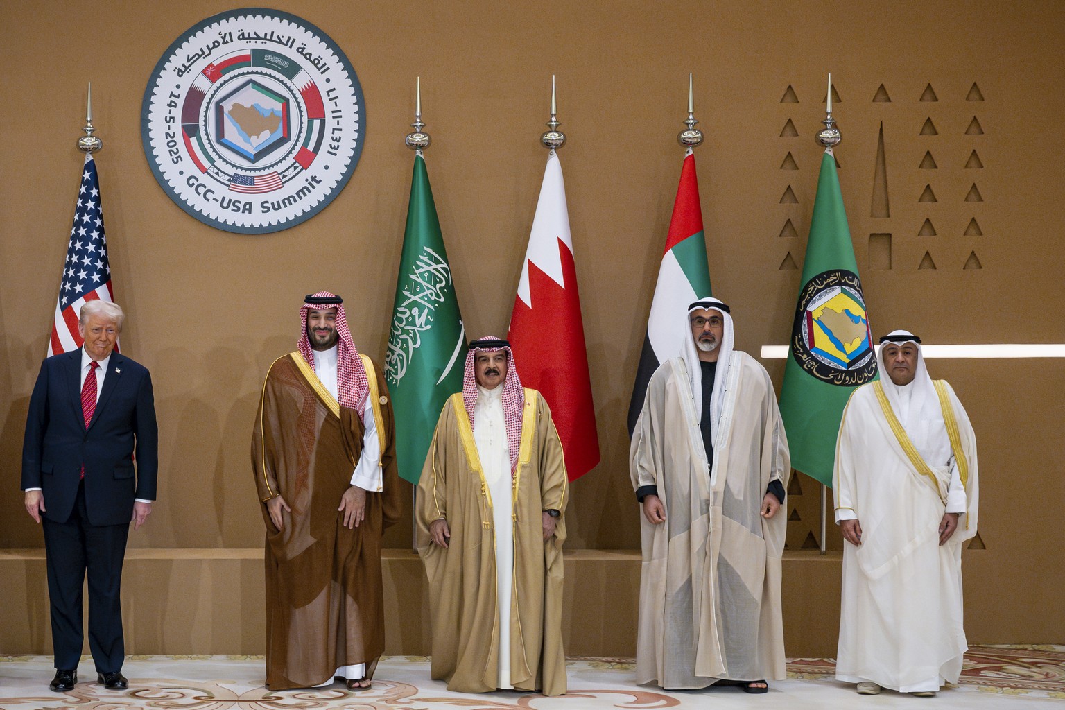 epa12101095 A handout photo made available by the UAE Presidential Court shows (L-R) US President Donald Trump, Saudi Crown Prince Mohammed bin Salman bin Abdulaziz Al Saud, Bahrain&#039;s King Hamad  ...