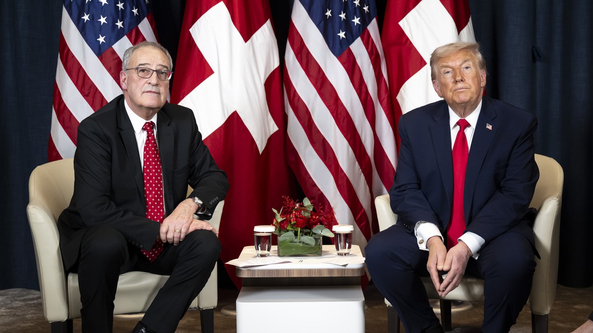 KEYPIX - Switzerland's Federal President Guy Parmelin, left, and US President Donald Trump, right, takes a pose prior to a bilateral meeting in Congress Centre on the sideline of the 56th annual  ...