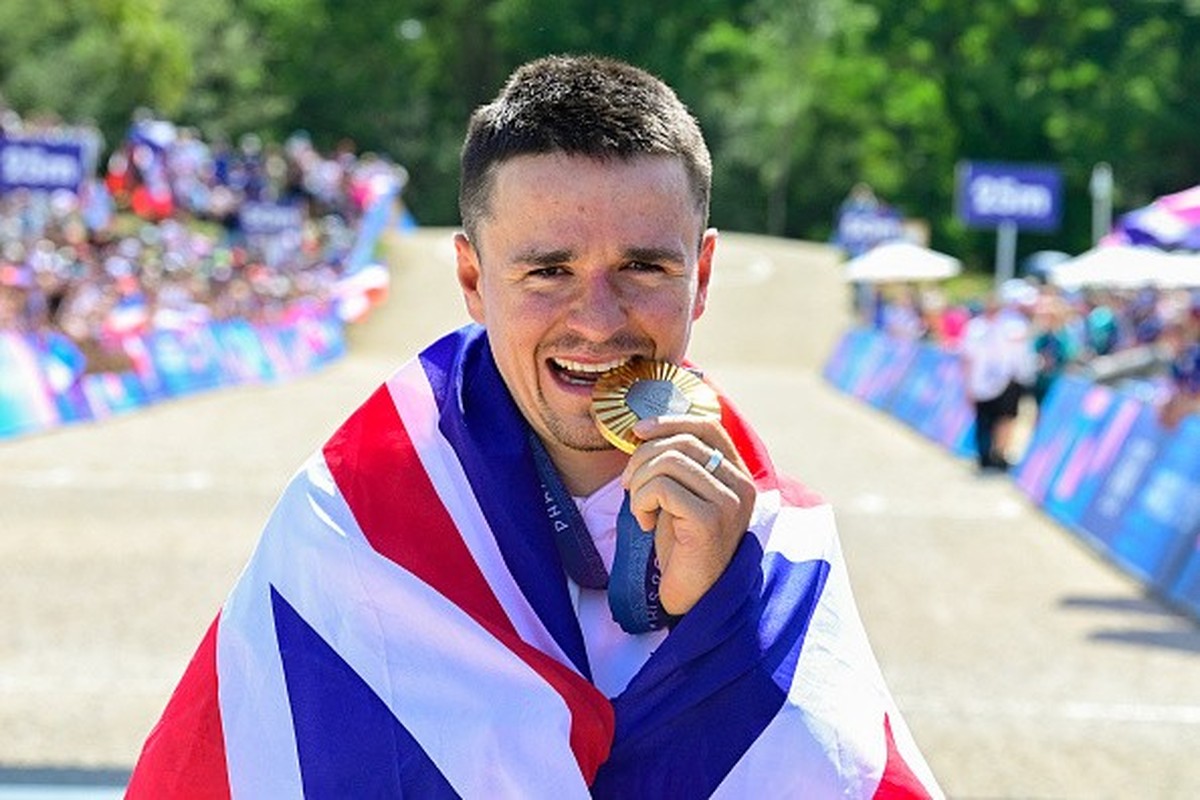 Tom Pidcock se lance à la conquête du titre olympique sur route après l'avoir arraché lors du cross country.