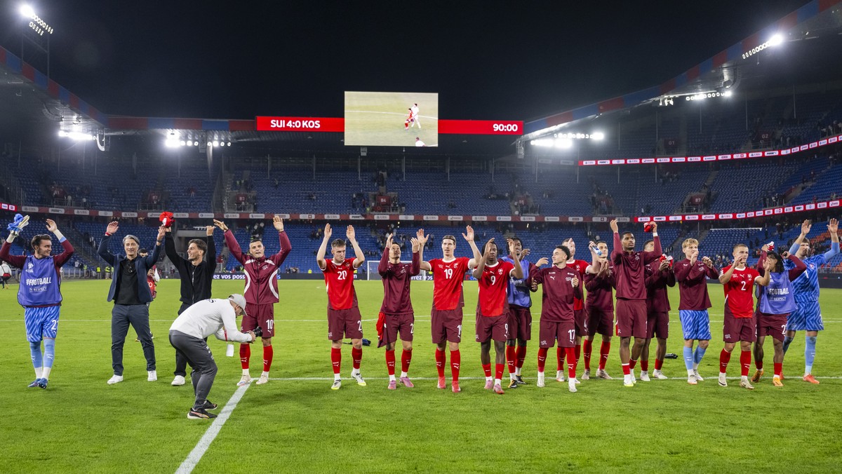 Switzerland's players and head coach Murat Yakin, 2nd left, celebrate after winning the FIFA 2026 World Cup Group B qualifying soccer match between Switzerland and Kosovo at the St. Jakob-Park st ...