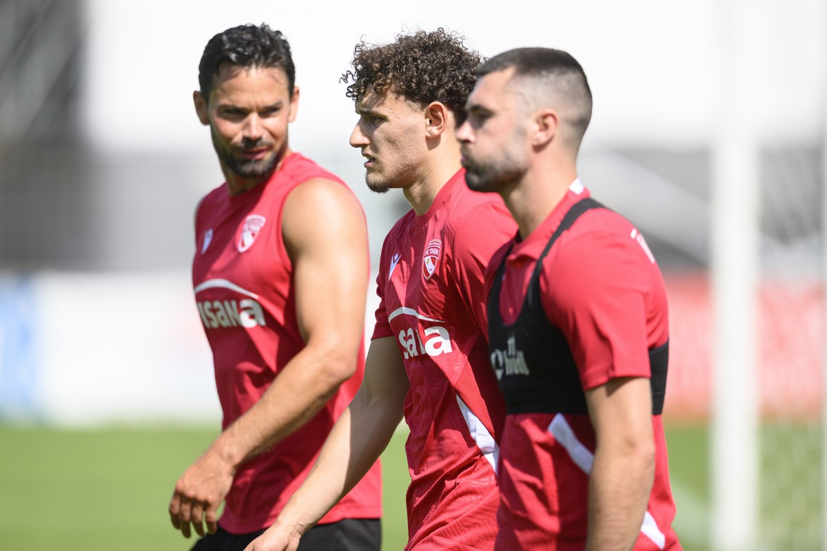 Marco Buerki (links), Dorian Derbaci (mitte) und Layton Stewart (rechts), alnlaesslich des ersten Trainings des FC Thun, fotografiert am Montag, 15. Juni 2026 in Thun. (KEYSTONE/Christian Beutler).