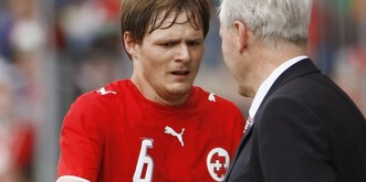 Johann Vogel droht Köbi Kuhn, in den Flieger zu steigen, um ihm «eins zu tätschen»