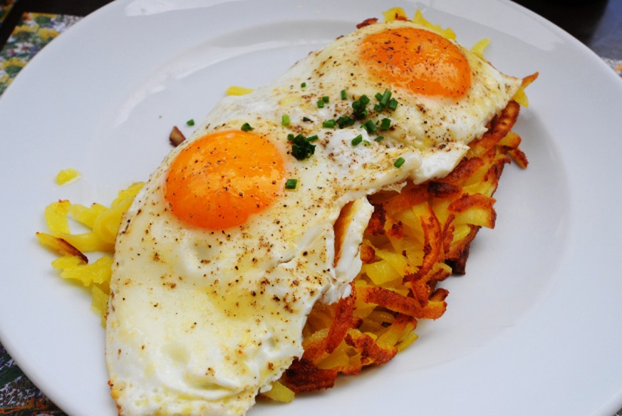 rösti mit spiegelei roesti ei zmorge frühstück essen food schweizerisch schweiz http://www.onlyfood.de/2011/05/alles-gute-zum-muttertag/