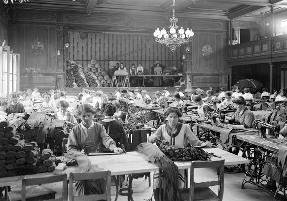 Armeeschneiderei in Bern während des Ersten Weltkriegs.