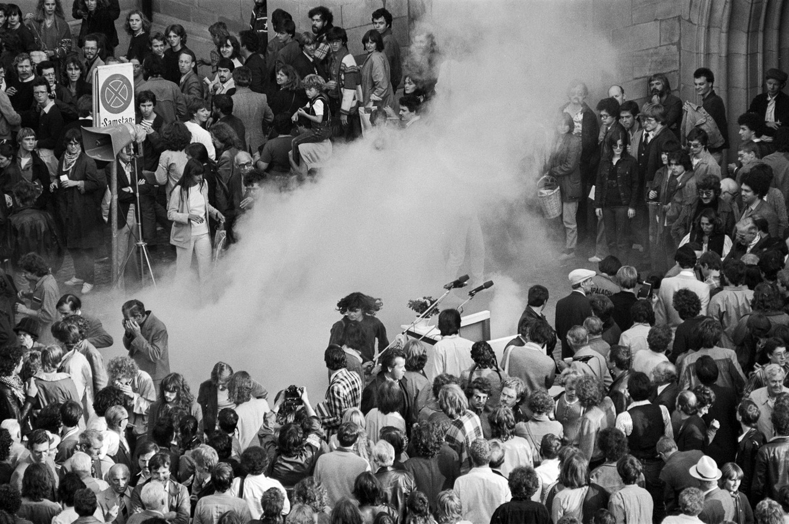 Die vom &quot;Kommitee fuer Recht und Ordnung&quot; einberufene Landsgemeinde auf dem Zuercher Muensterhof wurde am 27. September 1980 vorzeitig abgebrochen, nachdem sie von Jugendlichen und Gegnern g ...