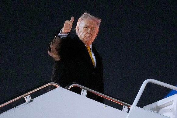 President Donald Trump boards Air Force One on his way to his Mar-a-Lago estate in Palm Beach, Fla., from Joint Base Andrews, Md., Friday, Nov. 7, 2025. (AP Photo/Manuel Balce Ceneta)
Donald Trump
