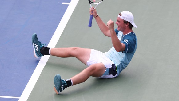 epa10829790 Dominic Stricker of Switzerland celebrates on the court after defeating Stefanos Tsitsipas of Greece in their second round match at the US Open Tennis Championships at the USTA National Te ...
