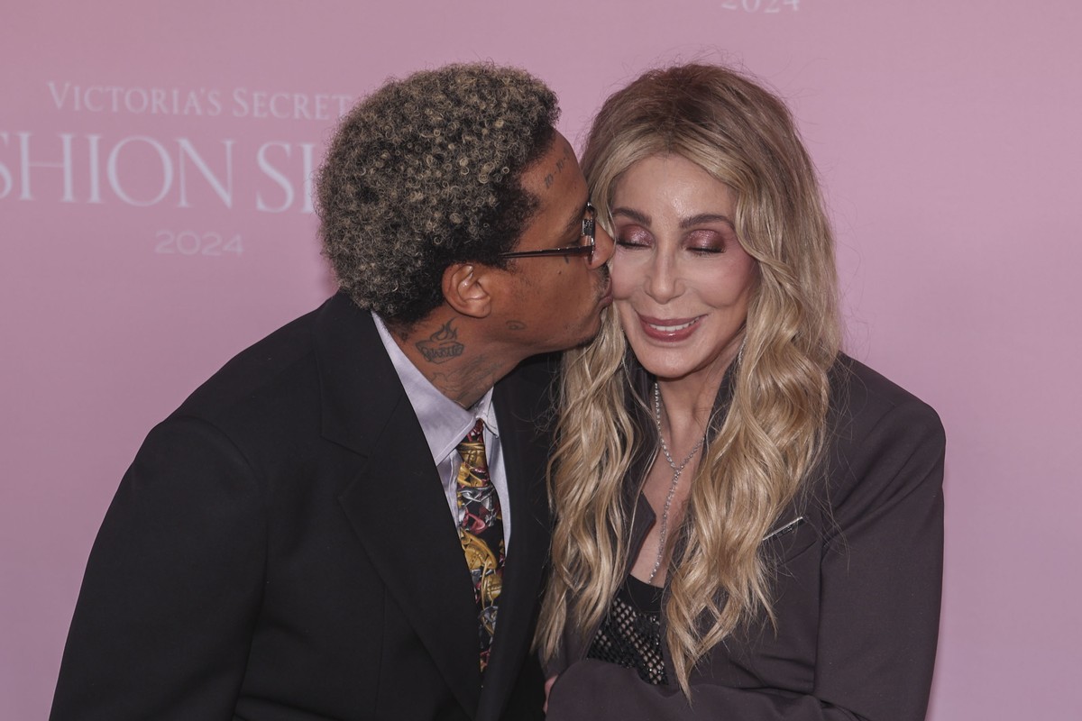 epa11661483 American rapper Alexander Edwards (L) and American singer Cher (R) attend the Victoria's Secret Fashion Show pink carpet at the Brooklyn Navy Yard in New York, New York, USA, 15 Octob ...