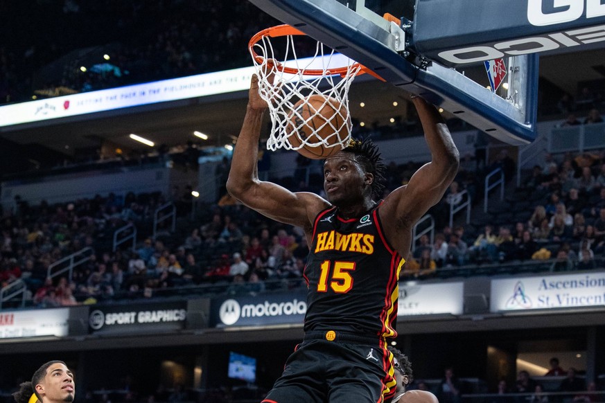 NBA, Basketball Herren, USA Atlanta Hawks at Indiana Pacers, Mar 28, 2022 Indianapolis, Indiana, USA Atlanta Hawks center Clint Capela 15 slam dunks the ball in the first half against the Indiana Pace ...