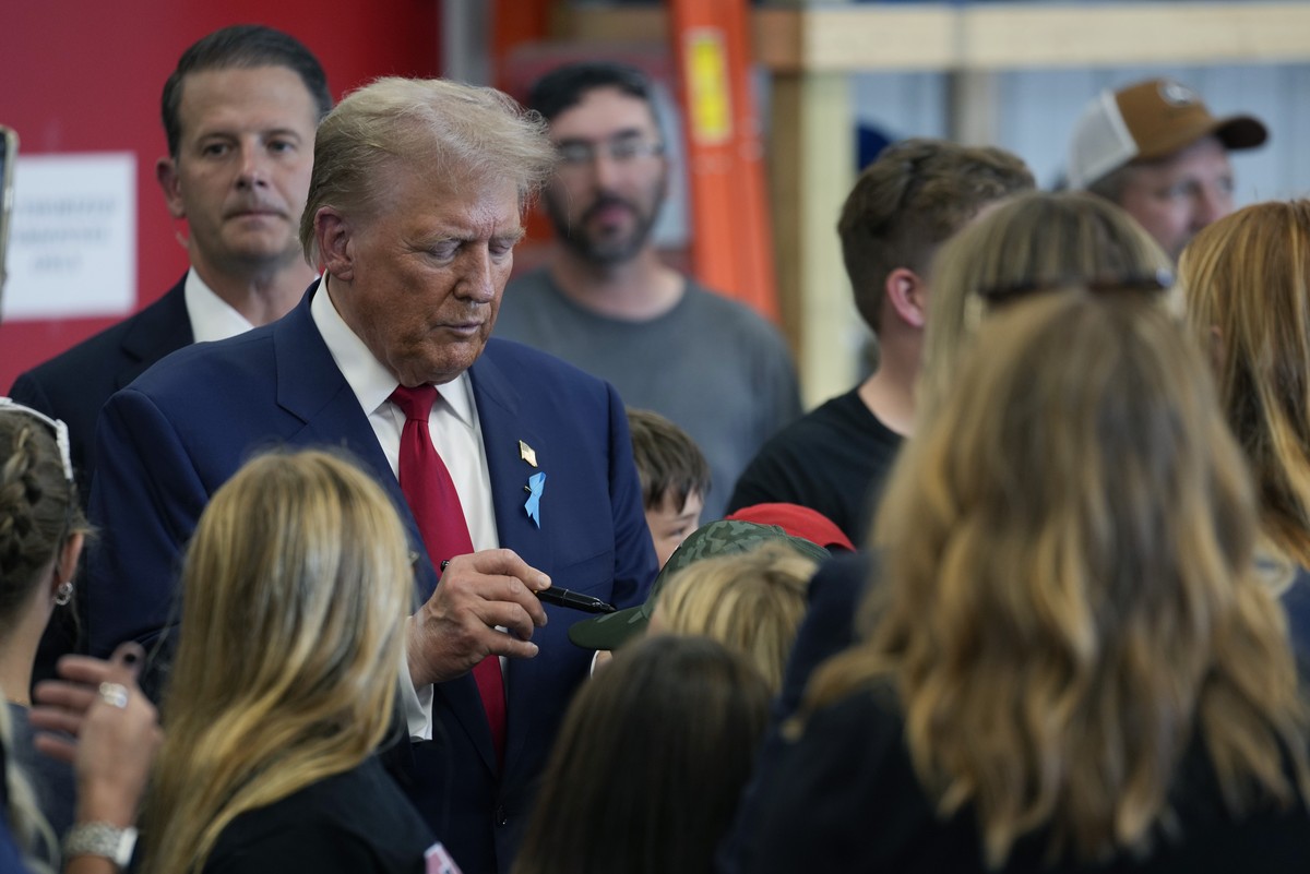 Republican presidential nominee former President Donald Trump visits the Shanksville Volunteer Fire Company in Shanksville, Pa., Wednesday, Sept. 11, 2024. (AP Photo/Matt Rourke)