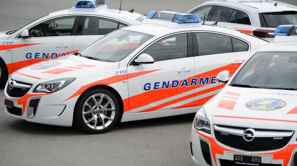 Une nouvelle voiture Opel Insigna OPC de la Police Cantonale Vaudoise est photographiee lors de sa presentation ce mardi 9 septembre 2014 au centre de la Blecherette a Lausanne. (KEYSTONE/Laurent Gill ...