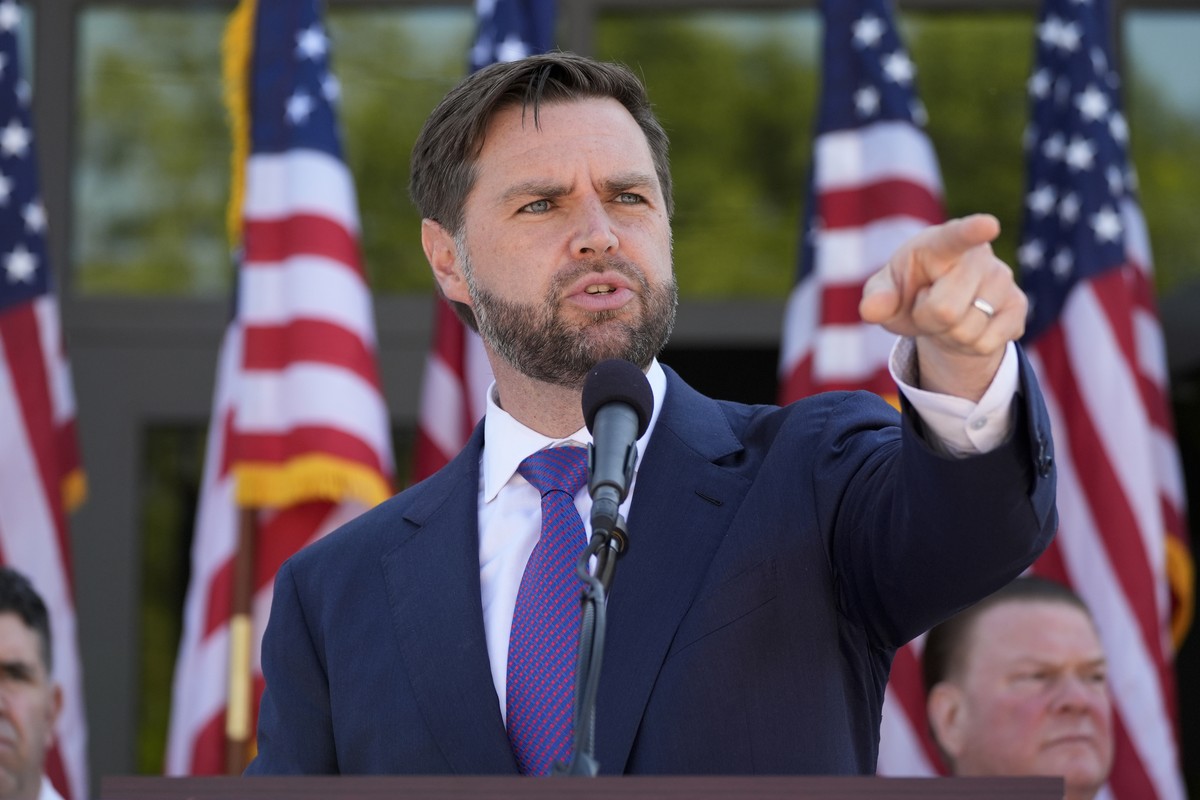 Republican vice presidential nominee Sen. JD Vance, R-Ohio, speaks at a campaign event at Shelby Township Police Department, Wednesday, Aug. 7, 2024, in Shelby Township, Mich. (AP Photo/Alex Brandon)
 ...