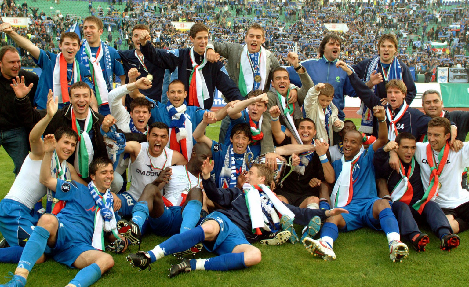 Players of PFC Levski Sofia celebrate defeating their long lasting rivals CSKA 2-1 in the final match for the Bulgarian soccer cup in Sofia, Bulgaria, Wednesday May 25, 2005. Bulgaria&#039;s Levski fo ...